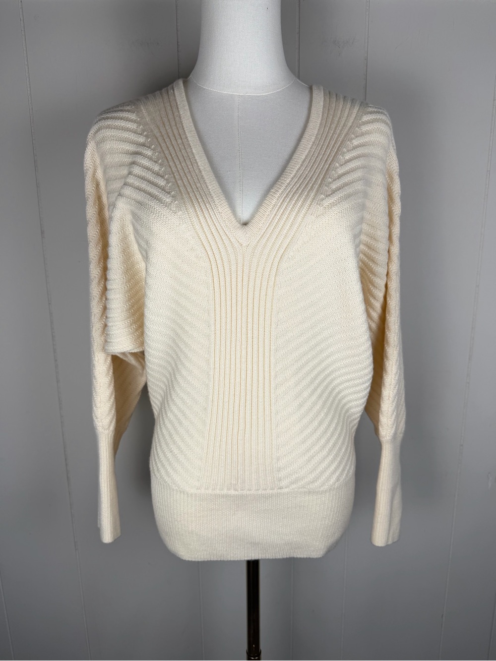 Trina Turk NWT Merino Wool Cream V-Neck Ribbed Knit Sweater Size XS